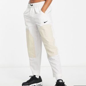 Nike Sportswear Swoosh
Women's High-Waisted Woven Pants ✔️